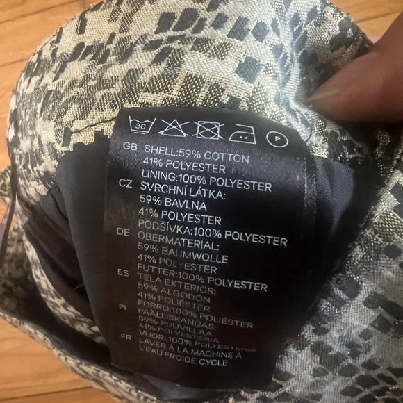 Gold Mini Skirt 🫶🏽 - Picture 4 of 4